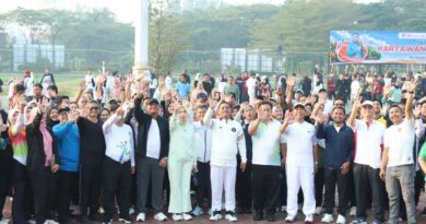 Plt Bupati Asep Surya Atmaja Ajak ASN Perkuat Kebersamaan Lewat Senam dan Botram Plt Bupati Asep Surya Atmaja Ajak ASN Perkuat Kebersamaan Lewat Senam dan Botram